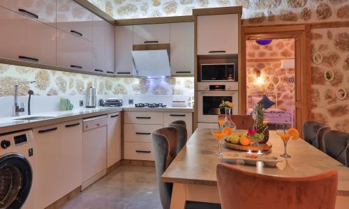 Villa Happiness — 14