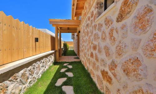 Villa Happiness — 25