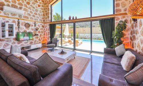Villa Happiness — 19