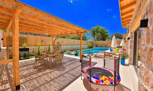 Villa Happiness — 51