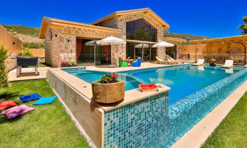 Villa Happiness — 1