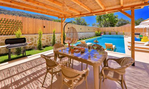 Villa Happiness — 8