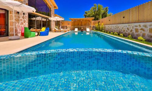 Villa Happiness — 12