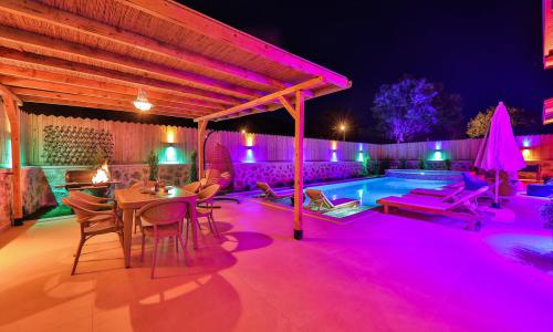 Villa Happiness — 62