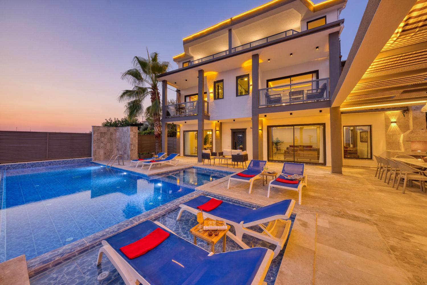 Villa Manavgatlı, Kalkan'da (10) Kişilik Kiralık Çocuk Havuzlu Villa