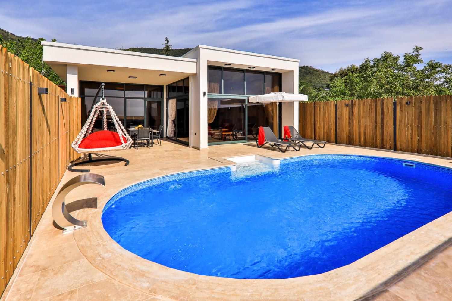 Villa Sevi, (2) Kişilik Havuzlu Muhafazakar Balayı Villası