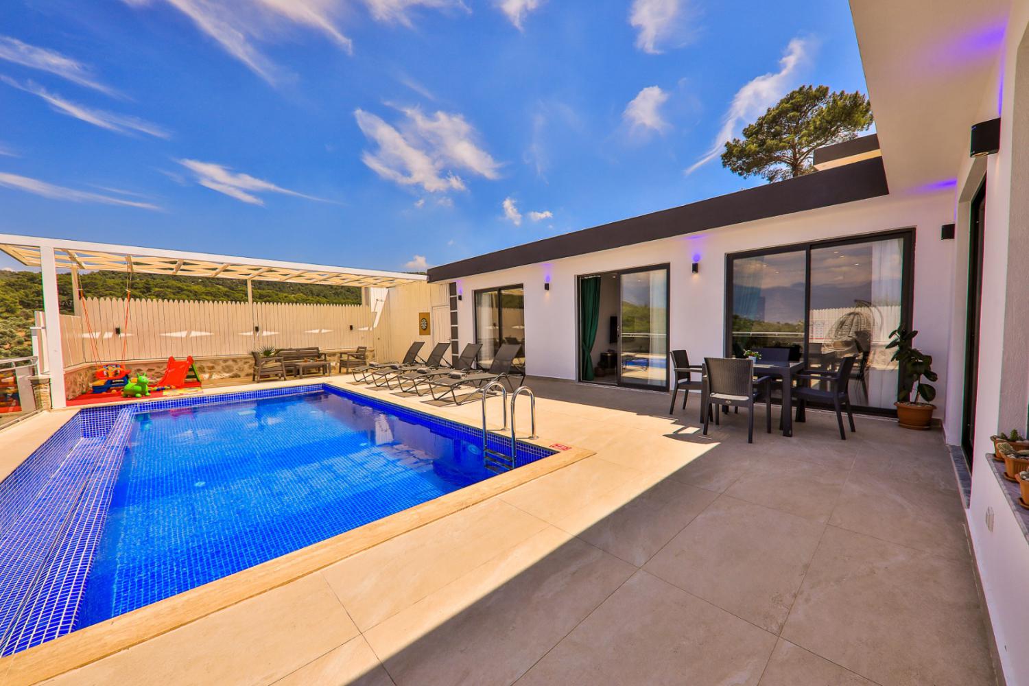 Villa Zeybek Patara  (4) Kişilik Denize Yakın Kiralık Aile ve Balayı Villası