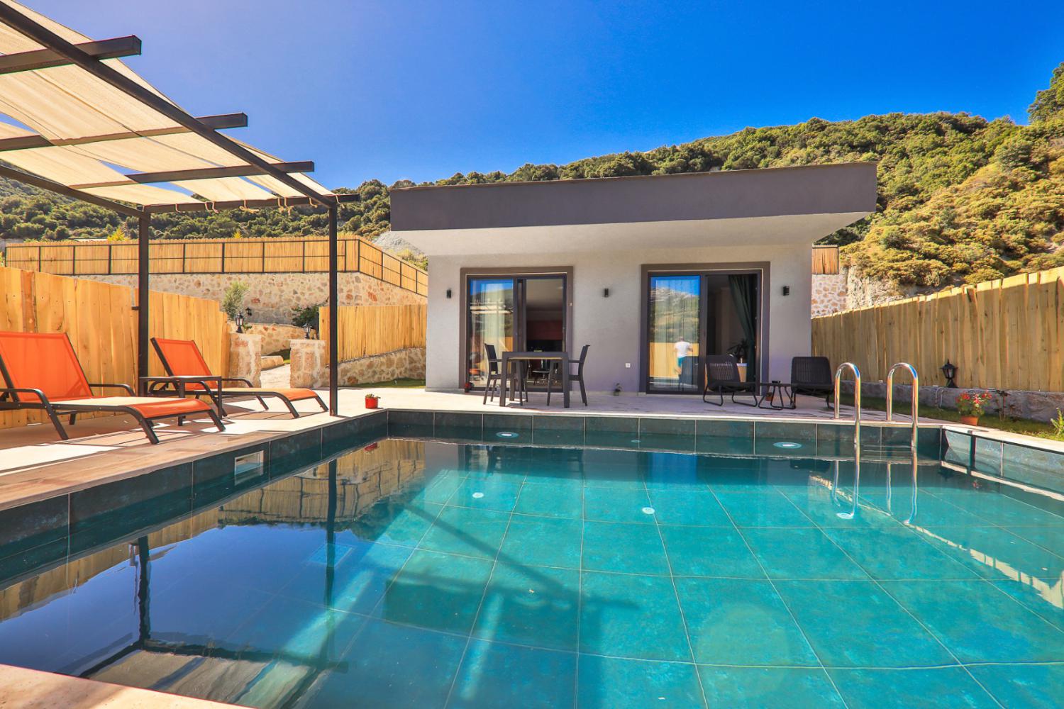 Villa Medis 3 (2) Kişilik Havuzlu Muhafazakar Balayı Villası