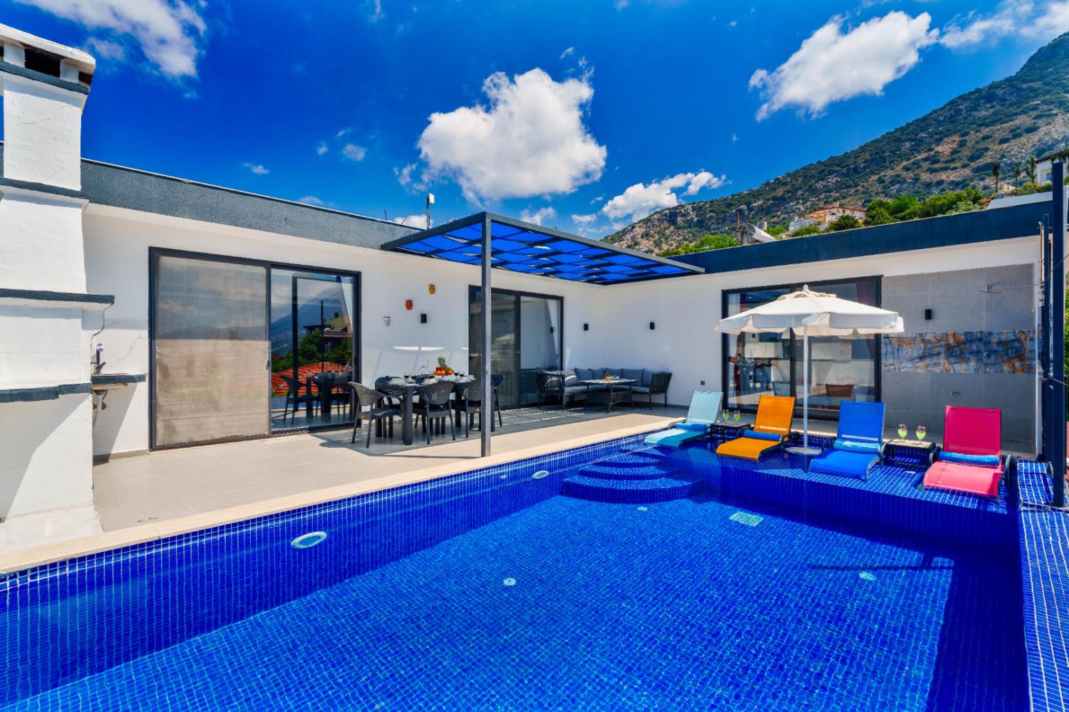 Villa Uğur (4) Kişilik Muhafazakar Kiralık Aile ve Balayı Villası