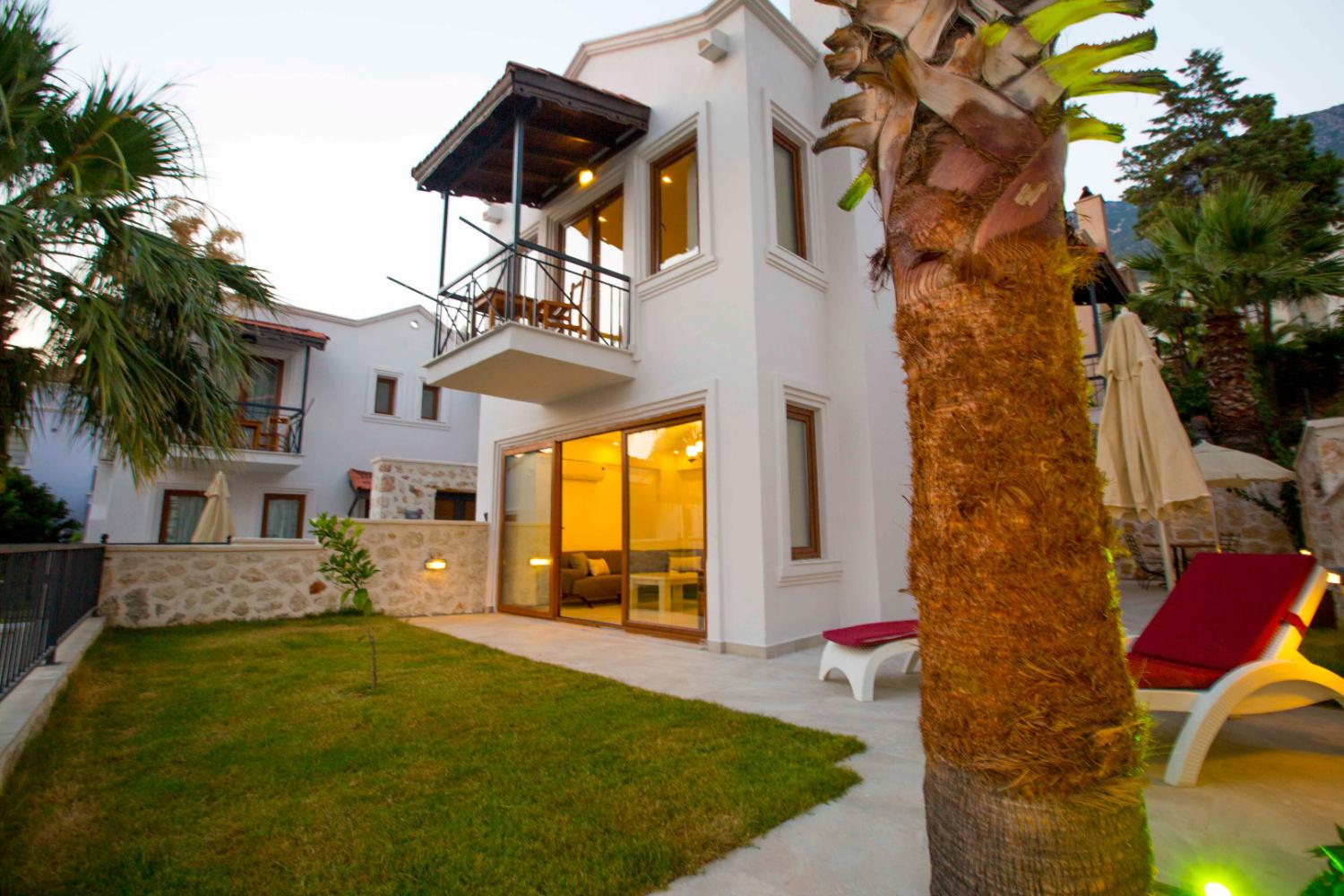 Villa Middle Kalkan (4) Kişilik Deniz Manzaralı Kiralık Aile Villası