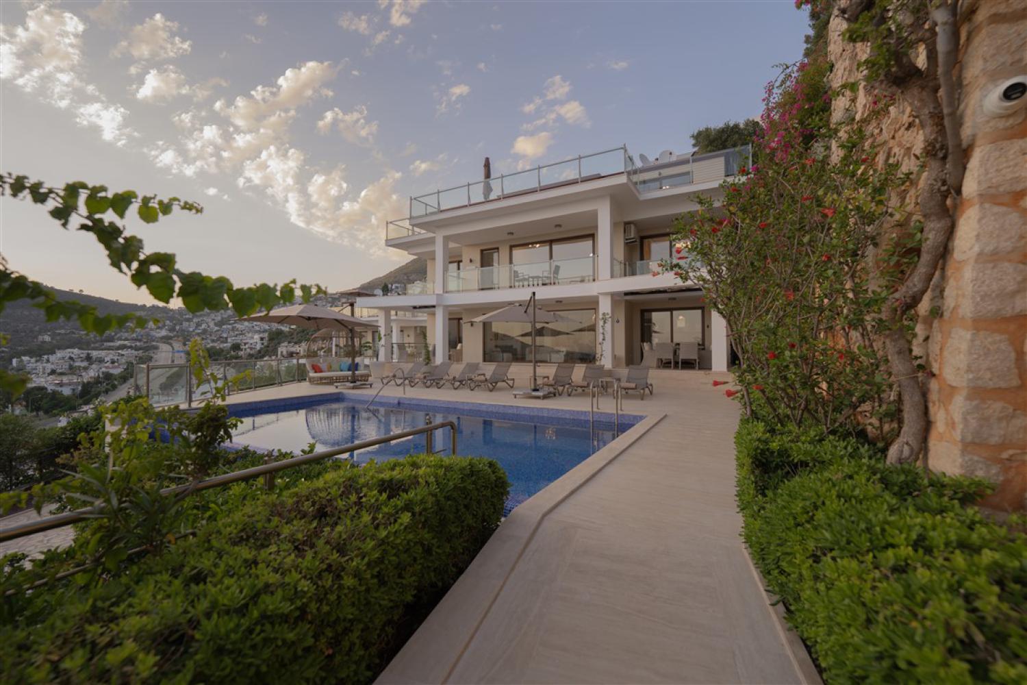 Villa Agena ; Kalkan Kızıltaş'ta (10) Kişilik deniz manzaralı Kiralık Villa