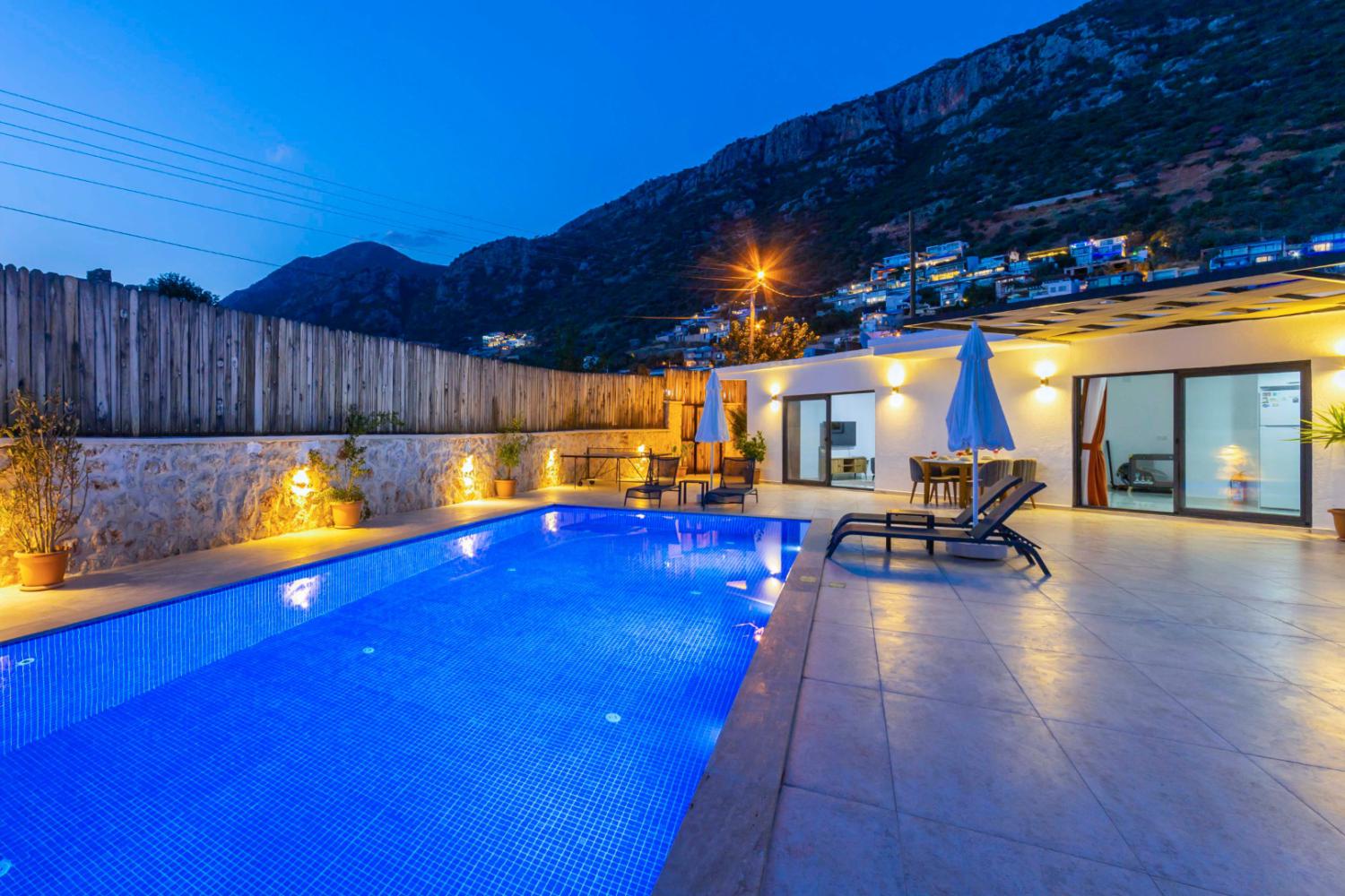 Villa Cengizhan Sarnıç (4) Kişilik Muhafazakar Kiralık Aile ve Balayı Villası