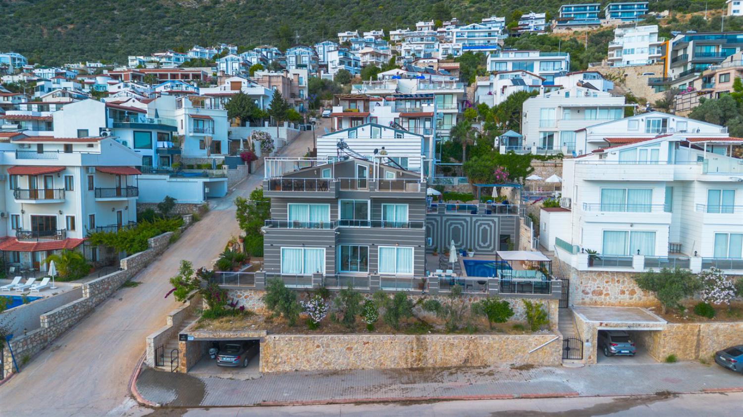 Villa Banbal Kızıltaş; Kalkan Kızıltaş 'da 4 yatak odalı 8 kişilik deniz manzaralı kiralık villa