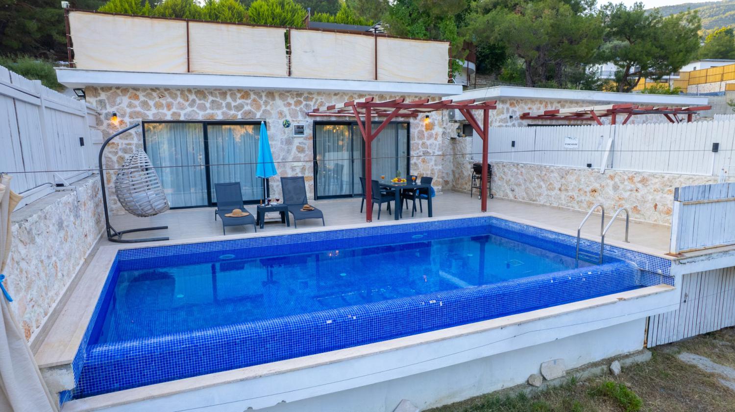 Villa Stone House 1 (4) Kişilik Muhafazakar Kiralık Aile ve Balayı Villası