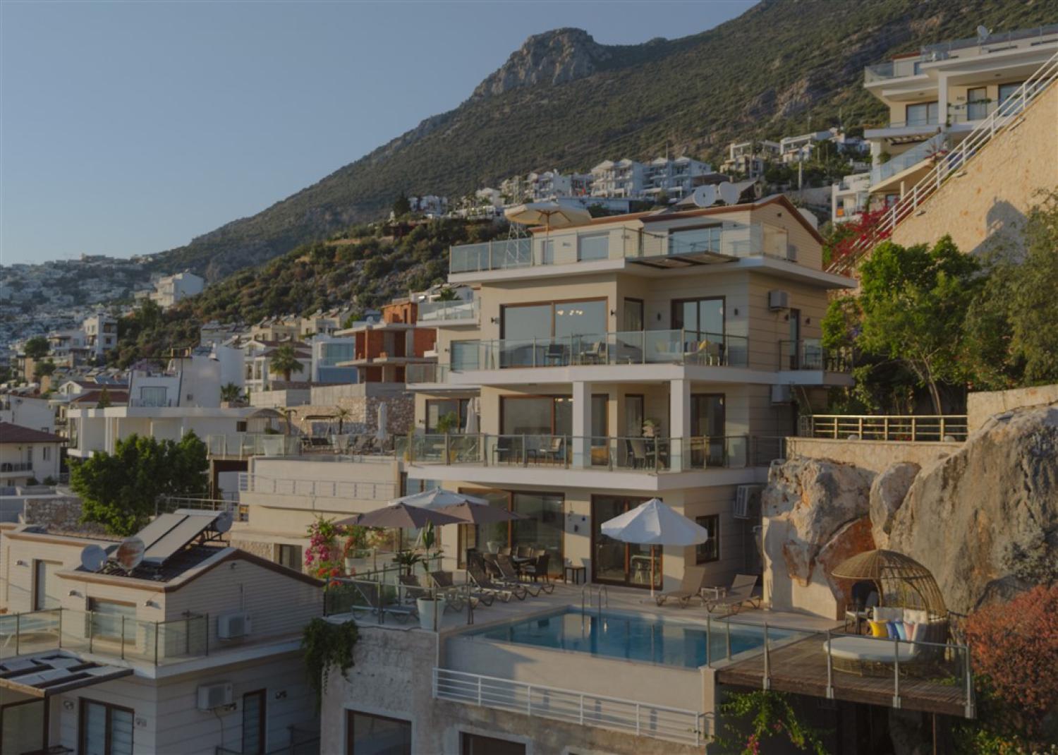 Villa Rigel ; Kalkan Kızıltaş'ta 10 kişilik Deniz Manzaralı Kiralık Villa.