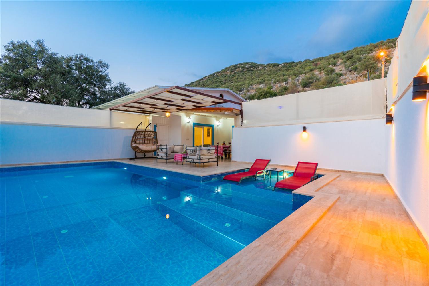 Villa Eski Halil (4) Kişilik Jakuzili Muhafazakar Kiralık Balayı Villası