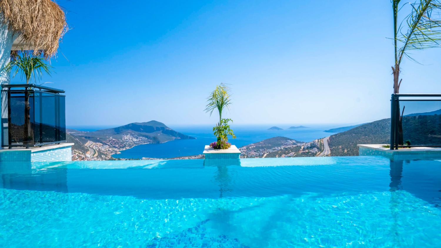 Villa Balli, Kalkan'da (4) Kişilik Lüks Tasarımlı Kiralık Villa