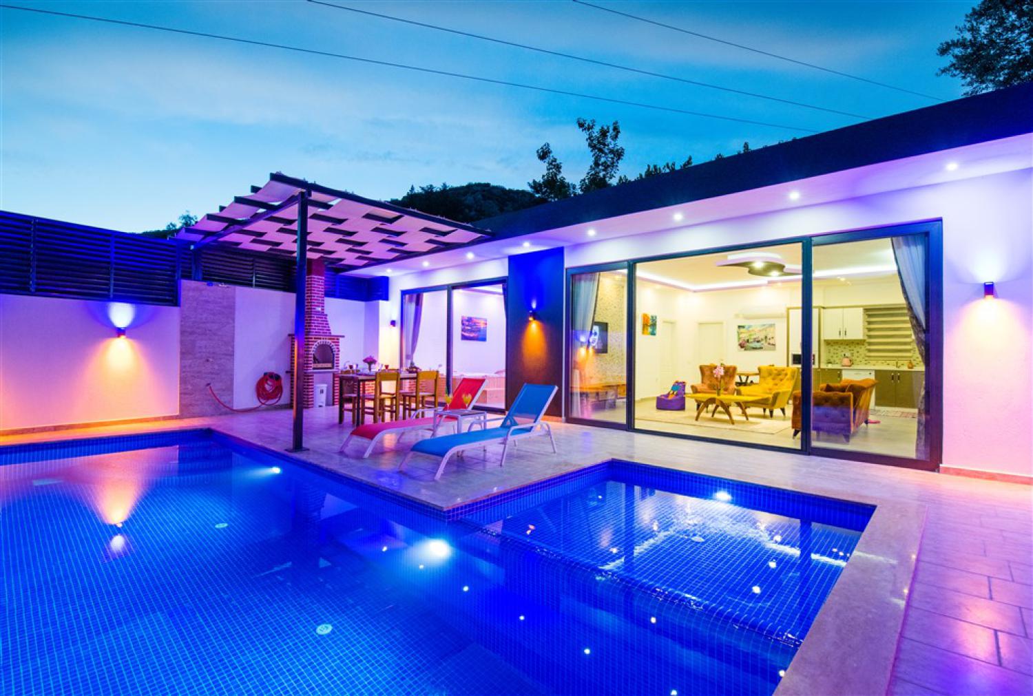 Villa  Odak (2) Kişilik Havuzlu Muhafazakar Balayı Villası