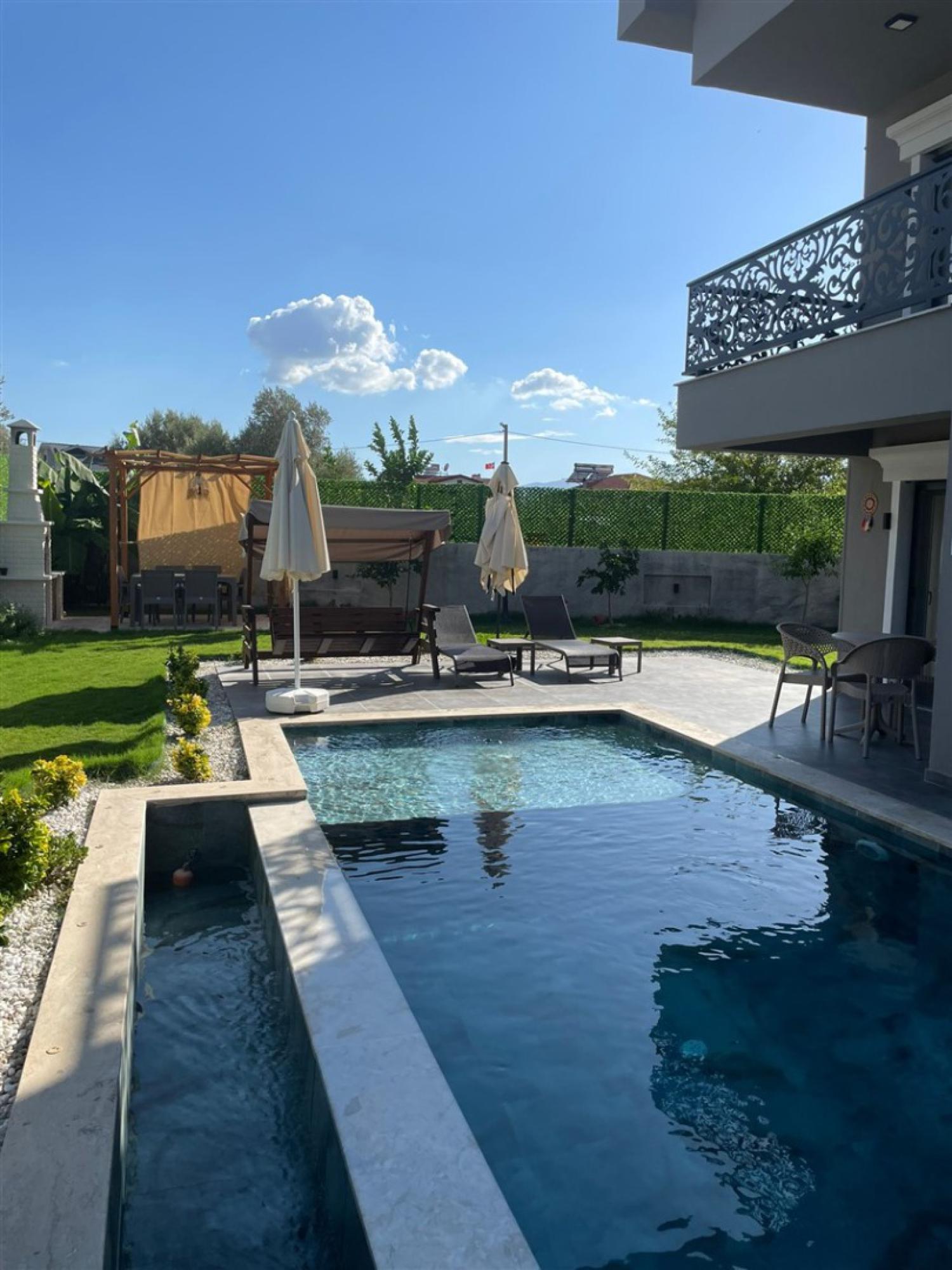 Villa Haleda, Geniş Aile ve Arkadaş Grupları İçin villalarımız arasında yer almaktadır.