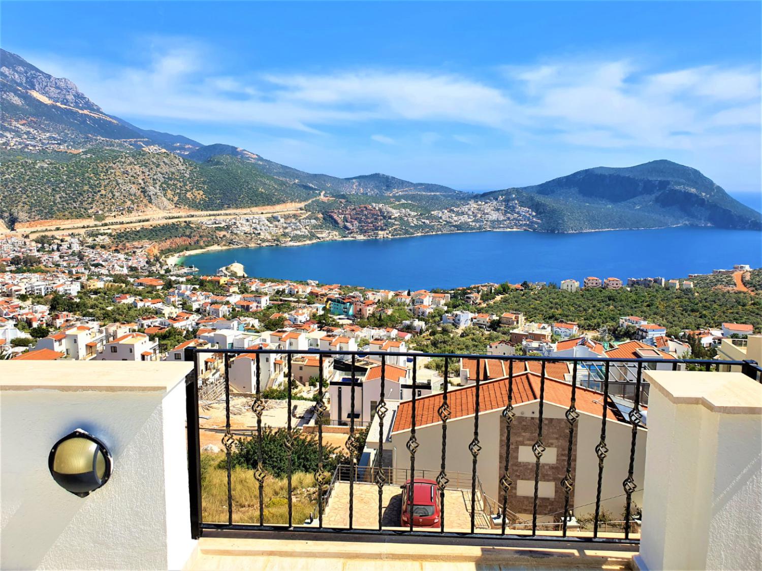Villa Asya 1, Kalkan'da (6) Kişilik Merkeze Yakın Jakuzili Kiralık Villa
