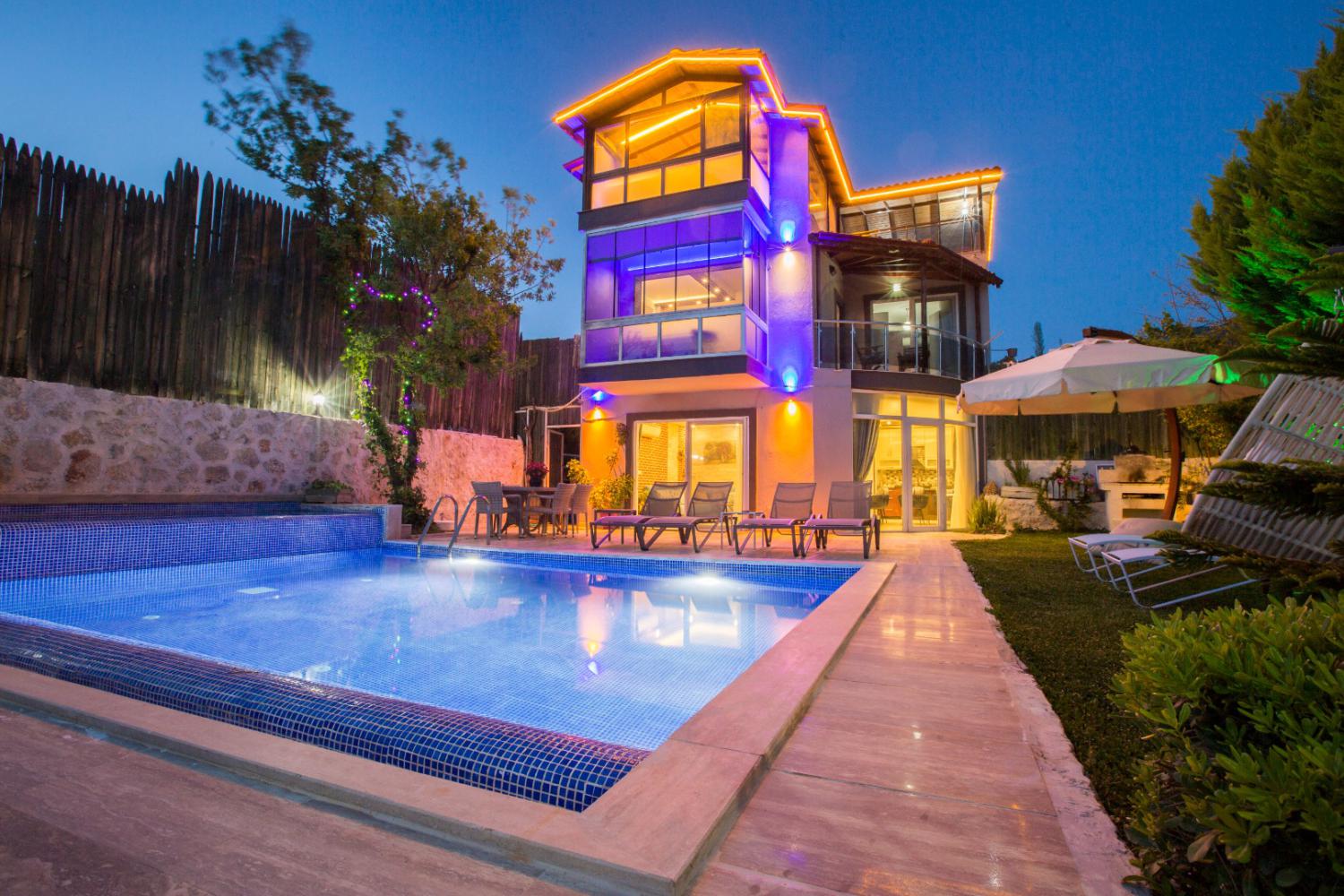 Kiralık Villa Dere, Kalkan'da (6) Kişilik Muhafazakar Kiralık Villa