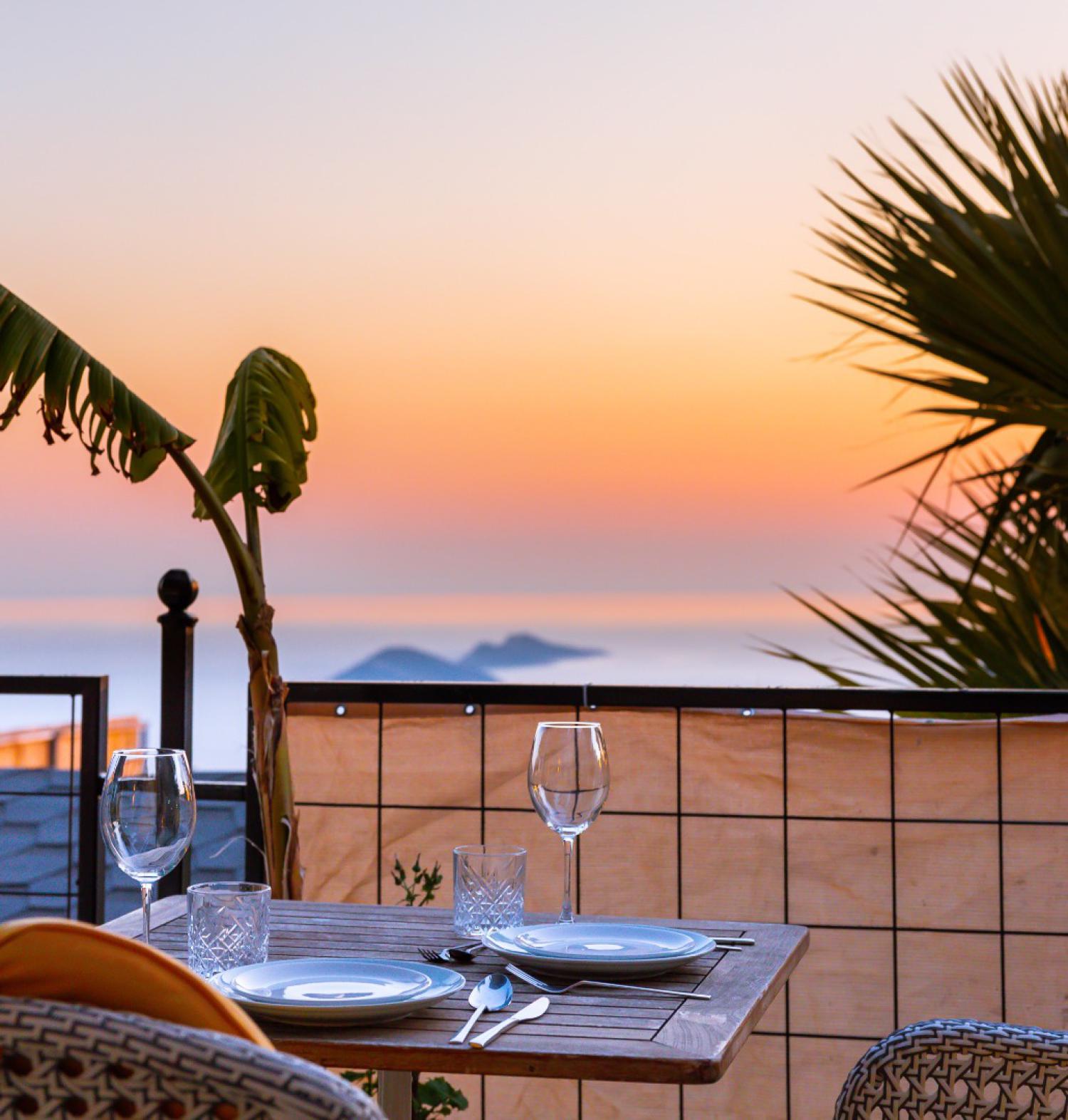 Villa Gusto 6 (2) Kişilik Havuzlu Muhafazakar Balayı Villası