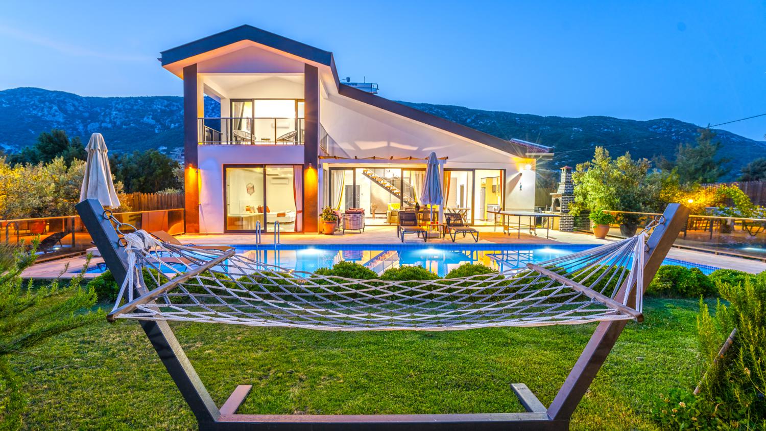 Villa Maba, Kalkan'da (4) Kişilik Muhafazakar Kiralık Aile ve Balayı Villası