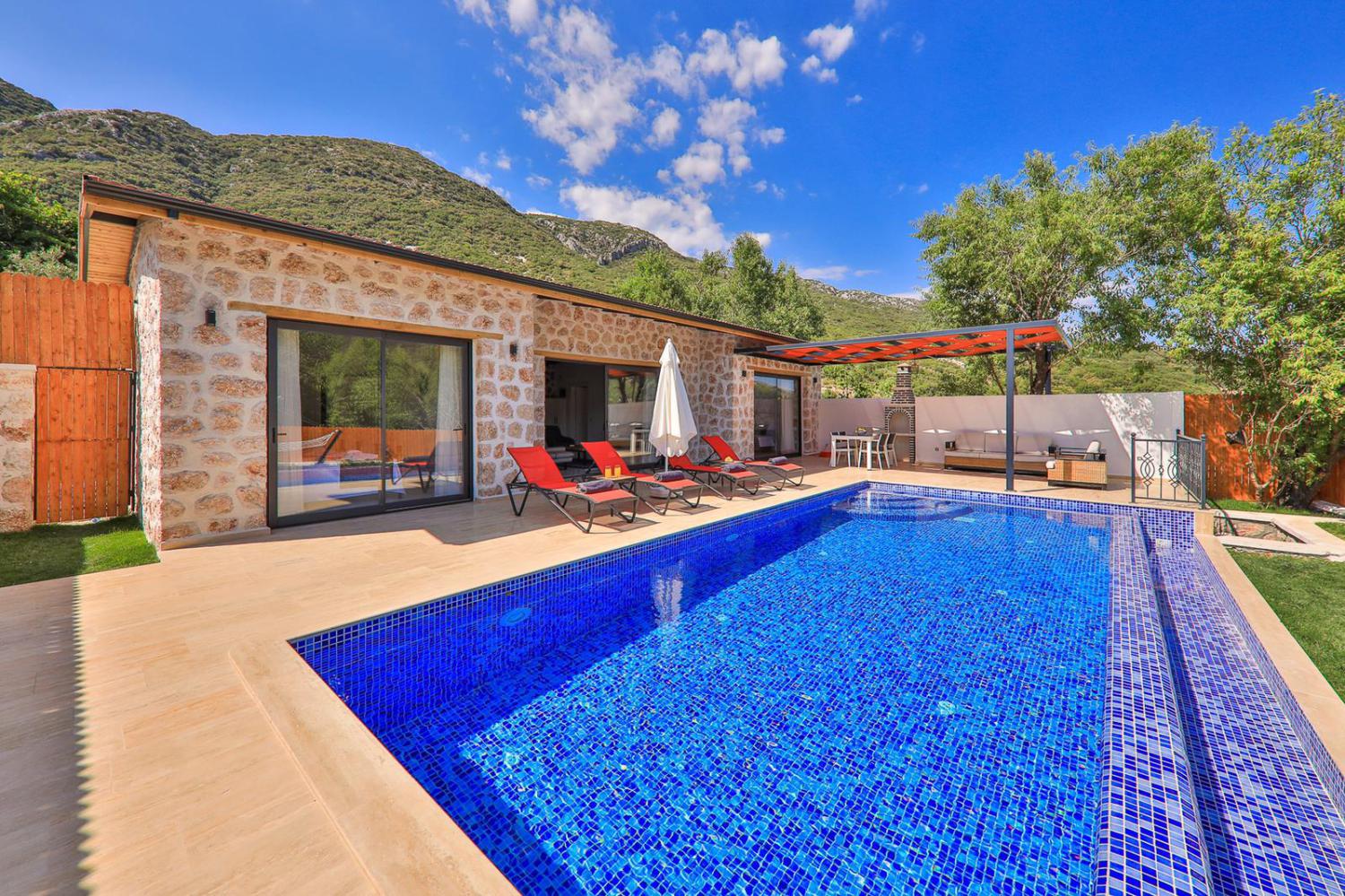 Villa Payam (4) Kişilik Korunaklı Kiralık Aile ve Balayı Villası