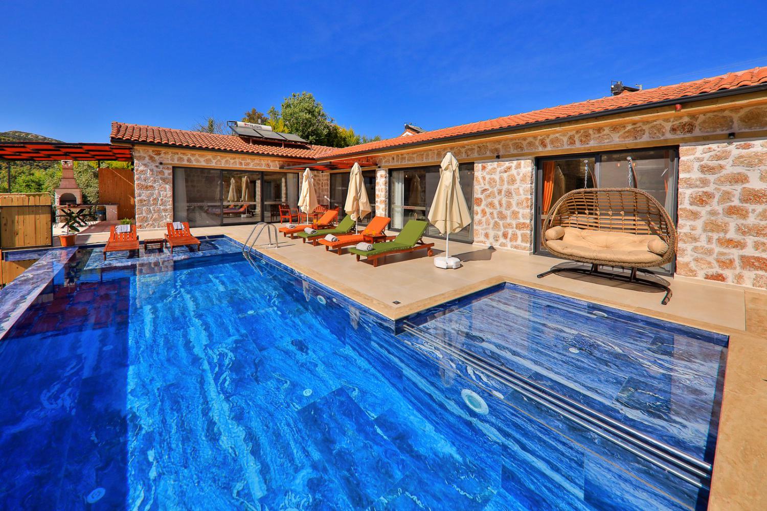 Villa Aden (6) Kişilik Çocuk Havuzlu Kiralık Aile ve Balayı Villası