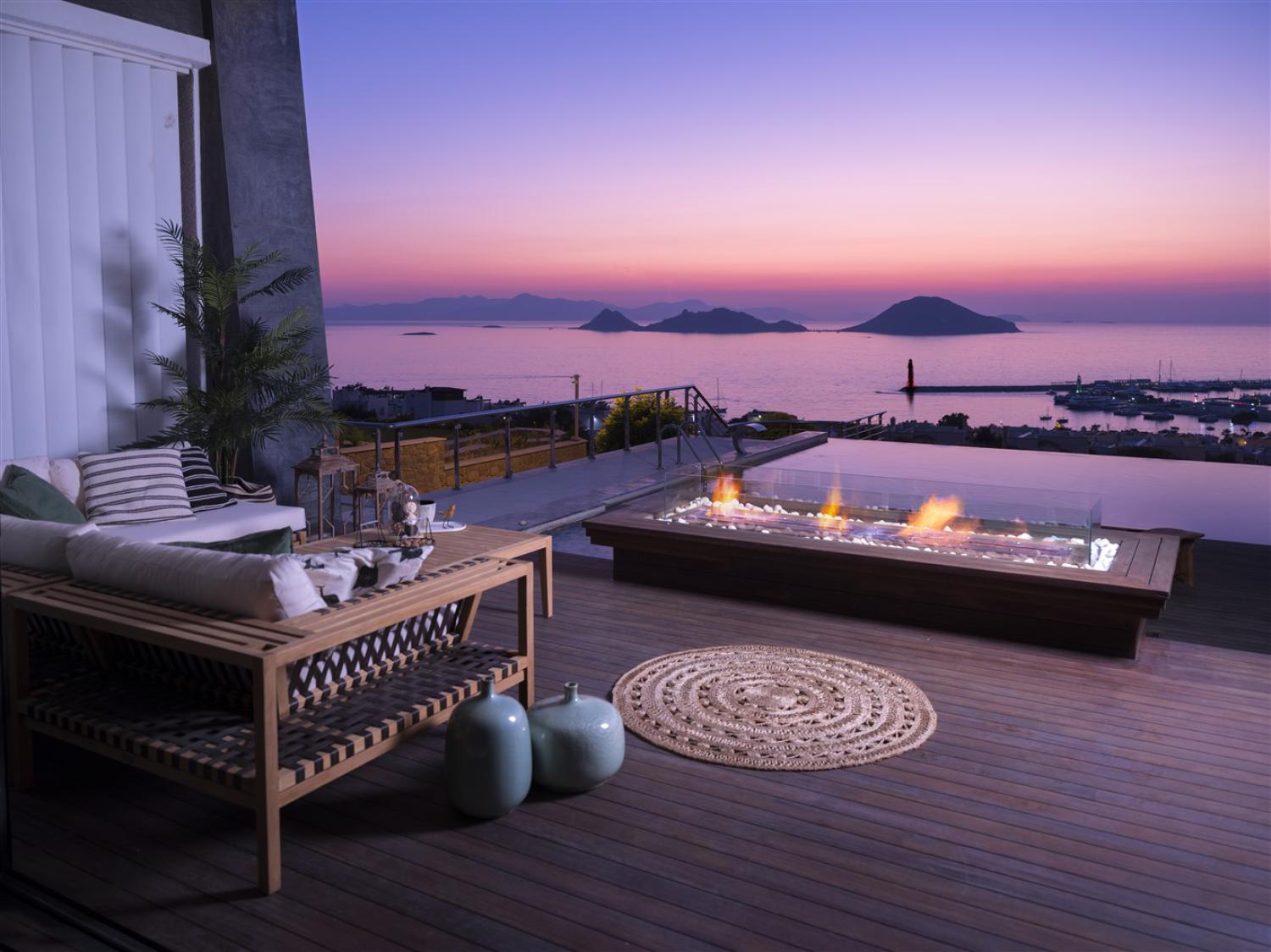 Villa Veyron 493, Bodrum'da (16) Kişilik Deniz Manzaralı Geniş Aile ve Arkadaş Villası
