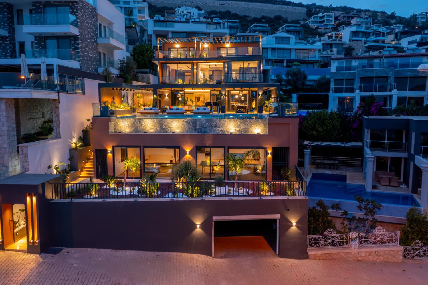 Villa Buse Duo, (12) Kişilik Deniz Manzaralı Jakuzili Geniş Aile Villası