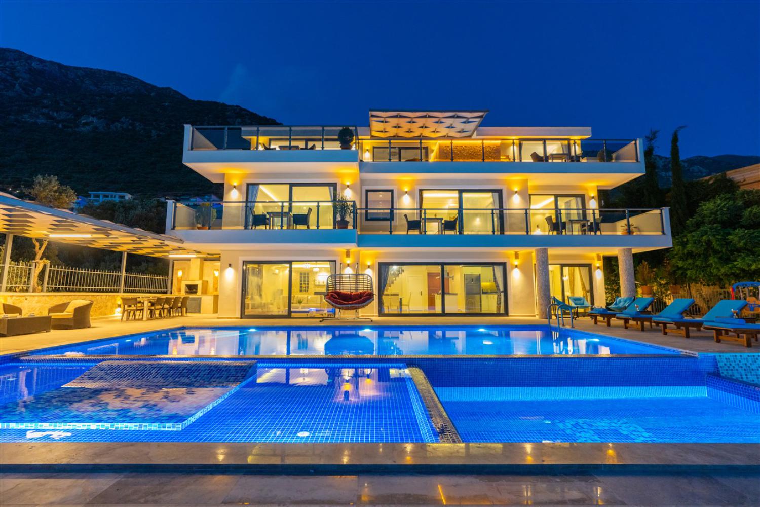 Villa Kral (12) Kişilik Muhafazakar Havuzlu Geniş Aile Villası