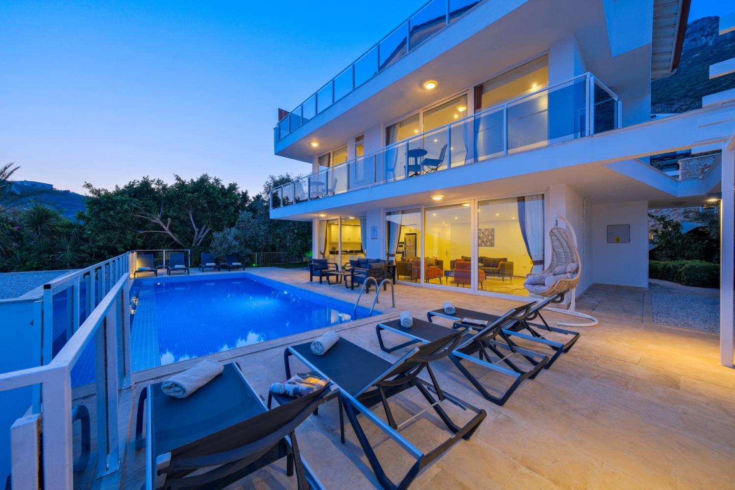 Villa Lumiere 3 (10) Kişilik Geniş Aile ve Arkadaş Grubu Villası