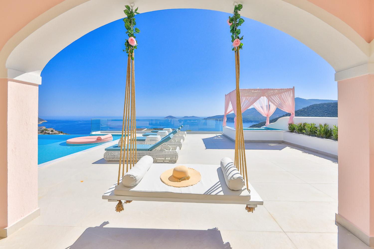 Villa Rosy; Kalkan'da (8) Kişilik Deniz Manzaralı Lüks Kiralık Villa