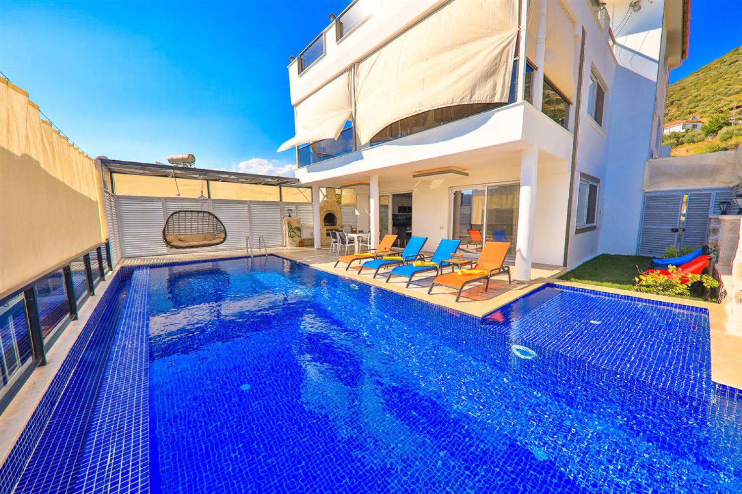 Villa Dolunay (4) Kişilik Muhafazakar Kiralık Aile ve Balayı Villası
