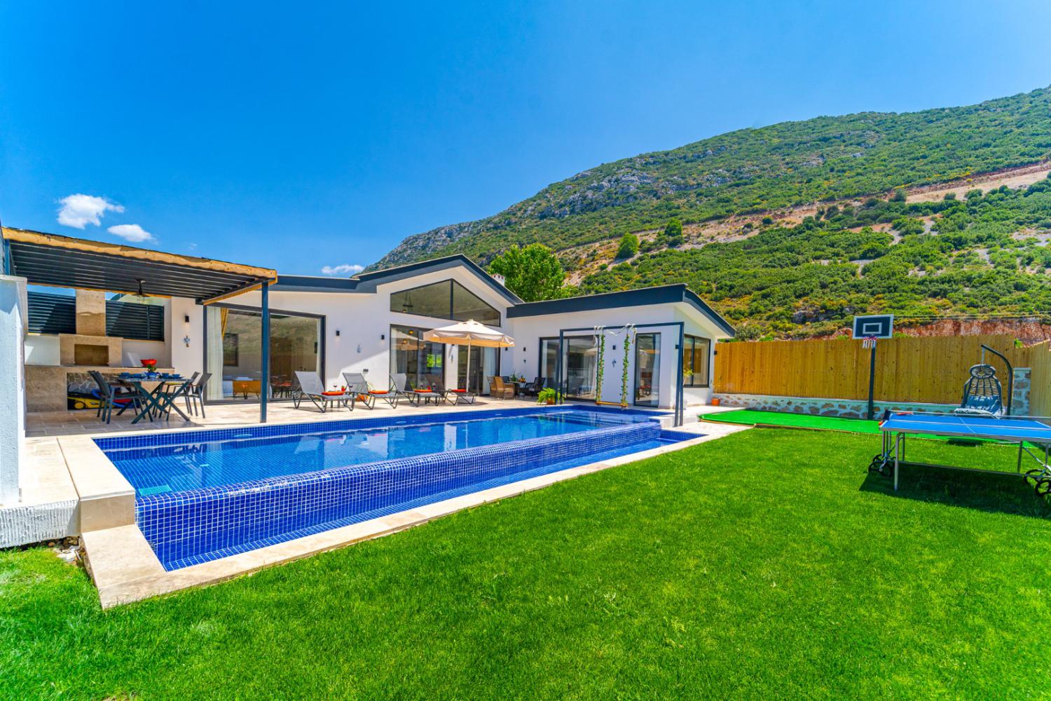 Villa Dorya, Kalkan'da (4) Kişilik Çocuk Havuzlu Muhafazakar Balayı Villası