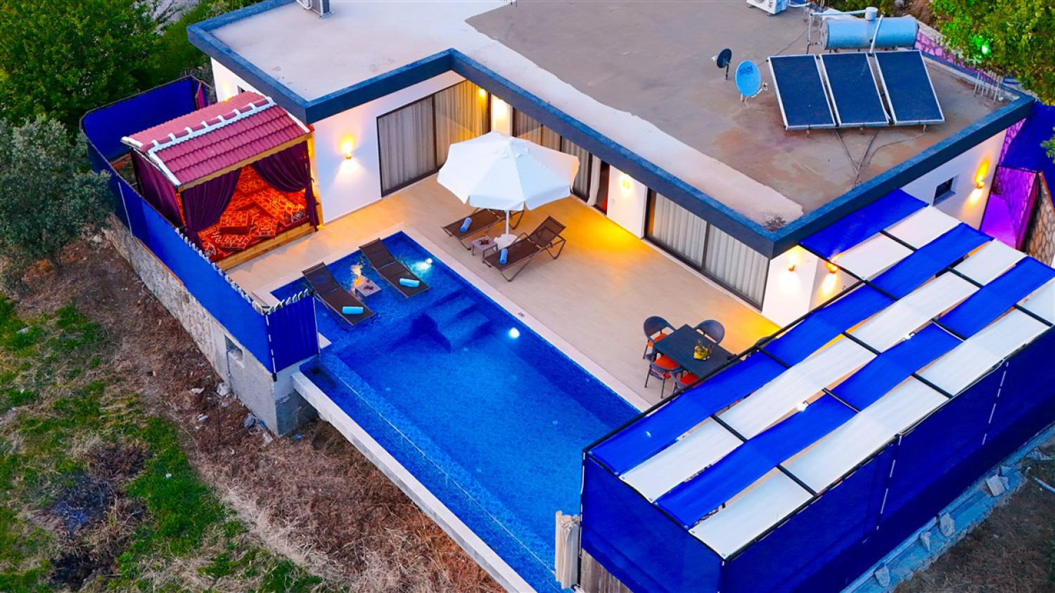 Villa Gökkuşağı İslamlar, Kalkan İslamlar bölgesinde bulunan 2 yatak odalı muhafazakar kiralık balayı villası