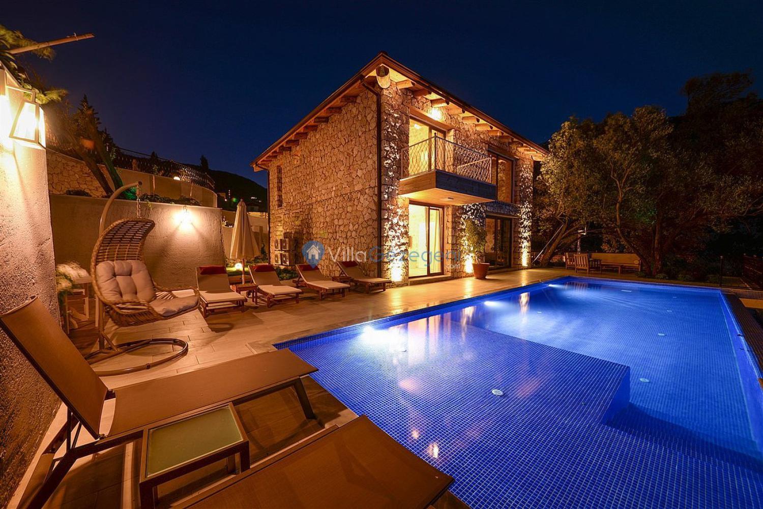 Villa Flora, Kalkan'da (6) Kişilik Jakuzili Salıncaklı Kiralık Villa