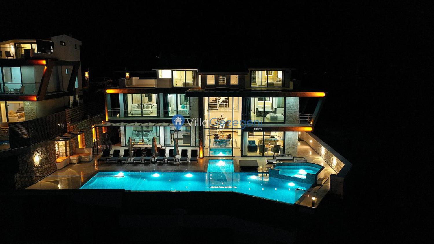 Villa Unlimied 2-6 yatak odalı kapalı havuzlu geniş ailelere uygun Kalkan merkeze yakın kiralık villa