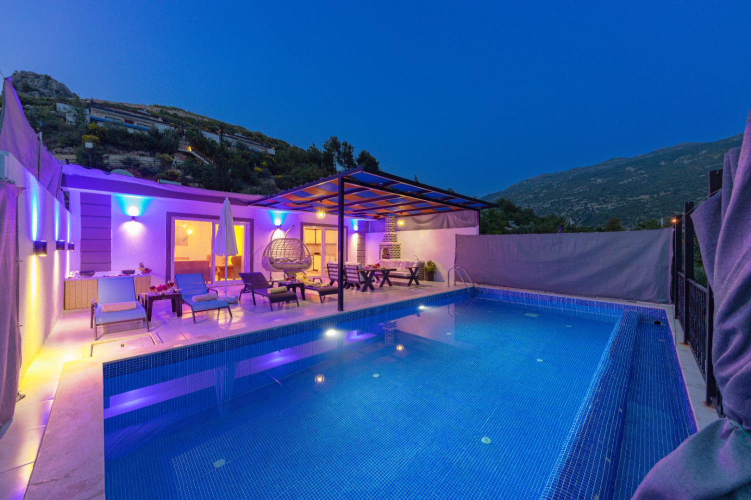 Villa Platin, Kalkan İslamlar bölgesinde yer alan 2 yatak odalı, 4 kişilik kiralık balayı villası