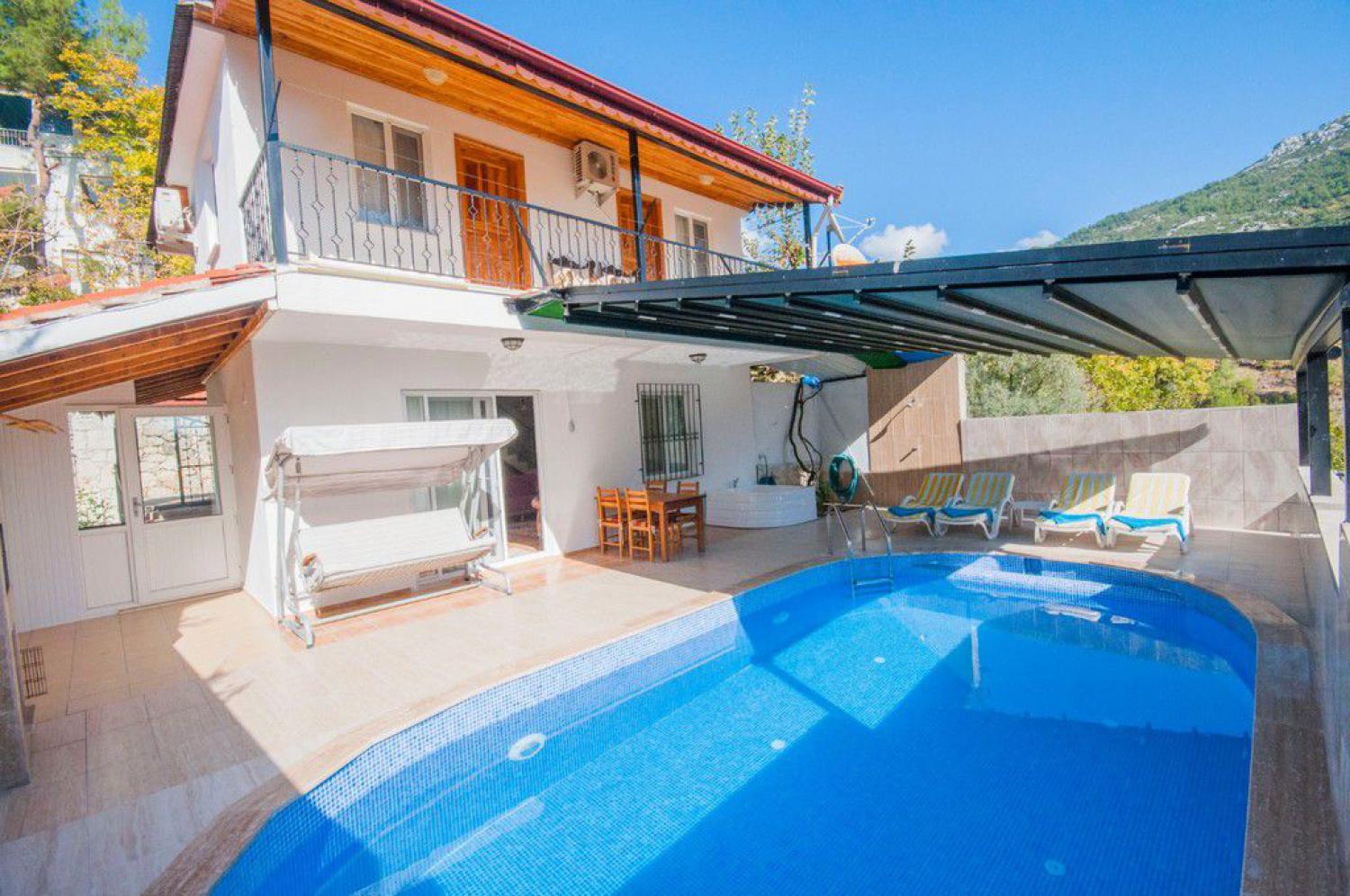 Villa Simay 1 (4) Kişilik Jakuzili Muhafazakar Balayı Villası