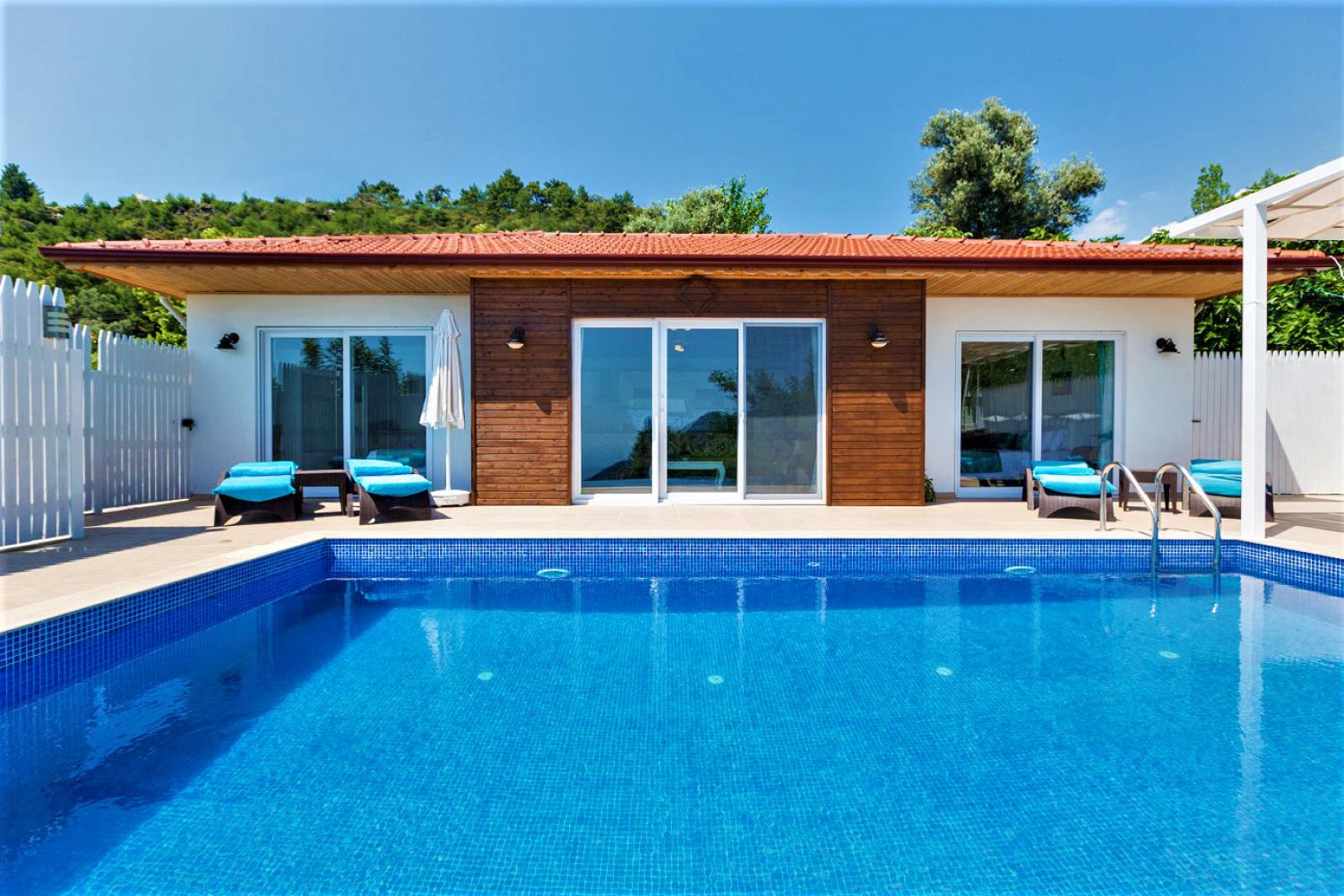 Villa Pınar (4) Kişilik İslami, Muhafazakar, Jakuzili Balayı Villası