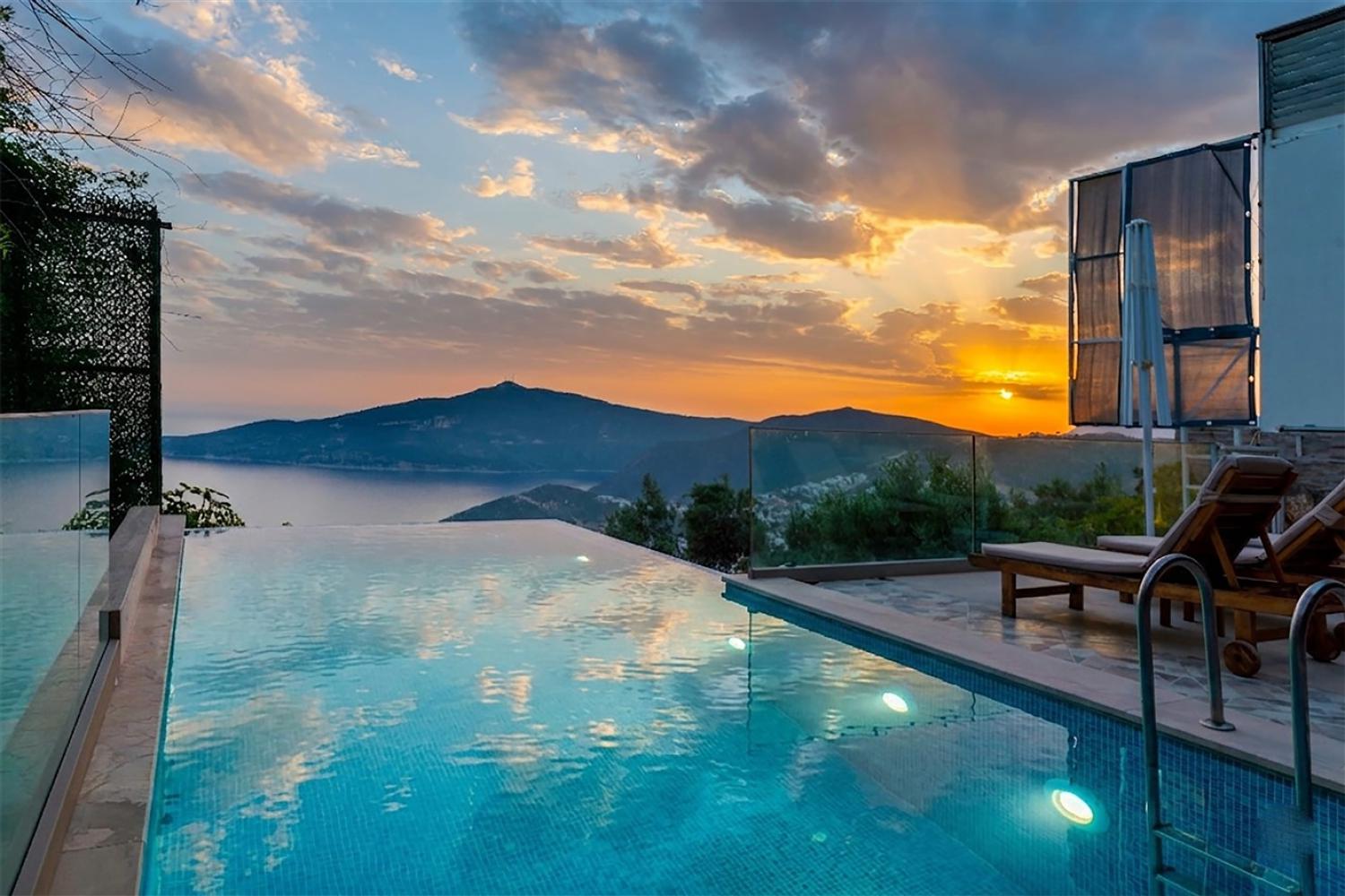 Villa Livya (4) Kişilik Deniz Manzaralı Aile ve Balayı Villası
