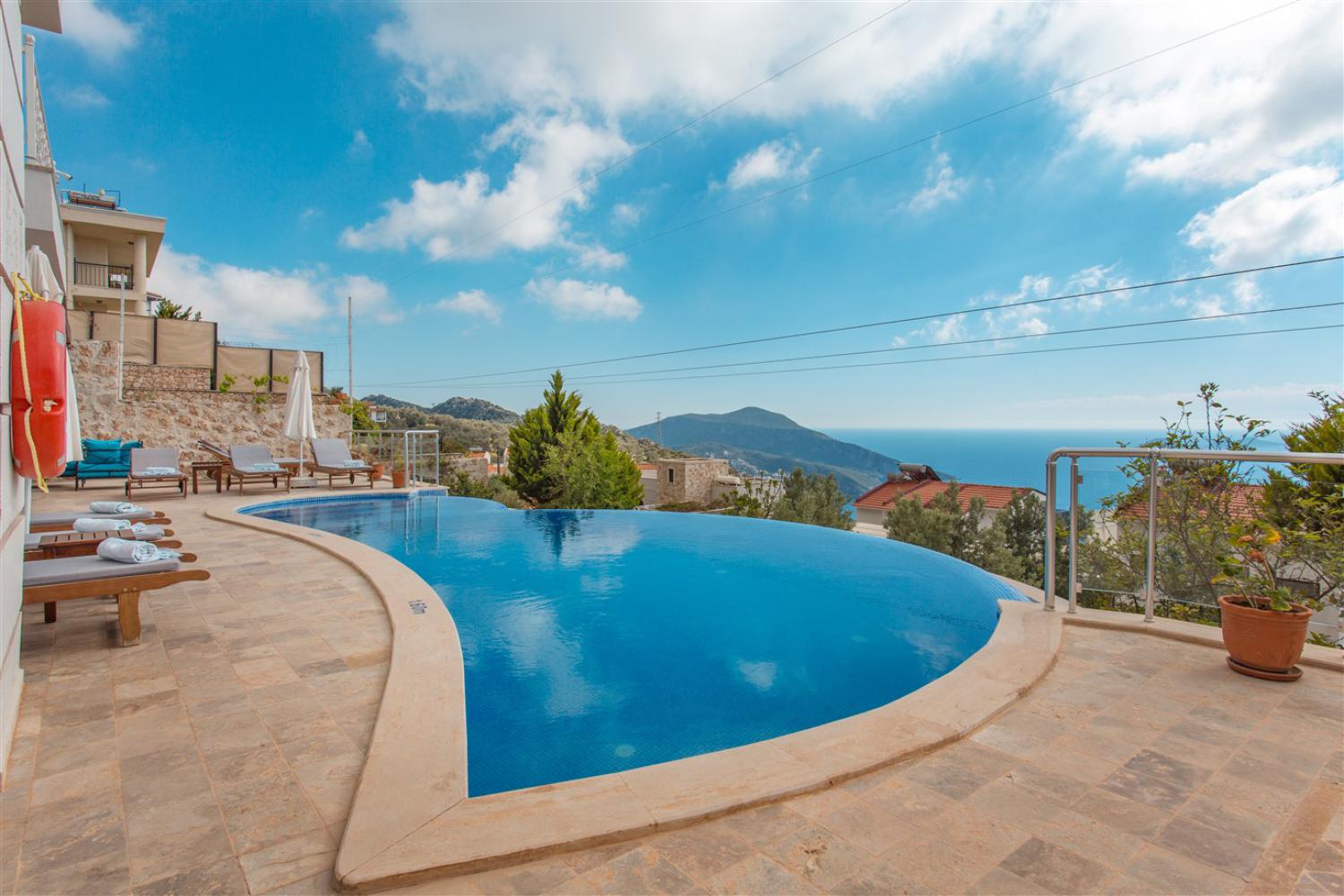 Villa Göktepe 2, Kalkan'da (8) Kişilik Deniz Manzaralı Muhafazakar Geniş Aile Villası