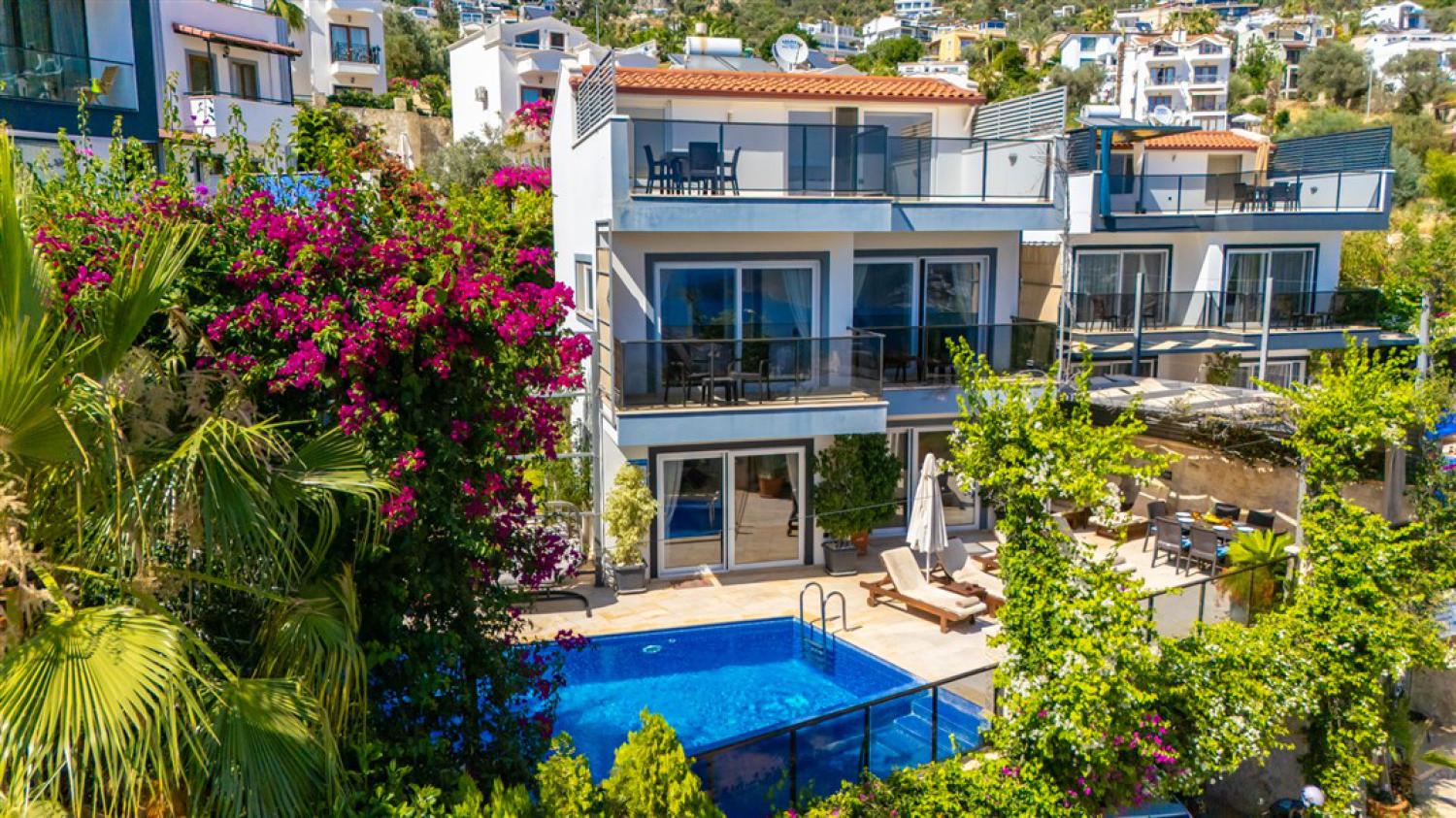 Villa Melisa 1 (6) Kişilik Havuzlu Geniş Aile Villası