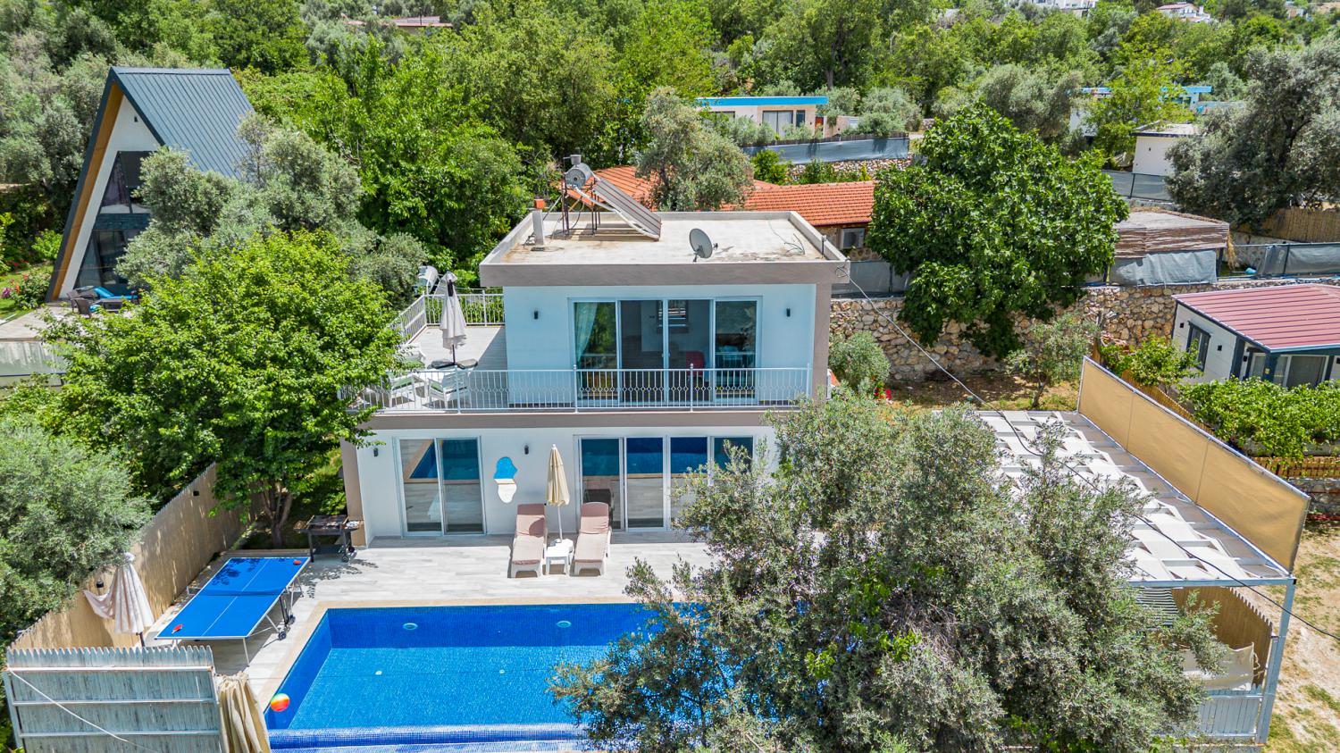 Villa Netya ; Kalkan Üzümlü'de 4 Kişilik Muhafazakar Doğa İçerisinde Balayı Villası.