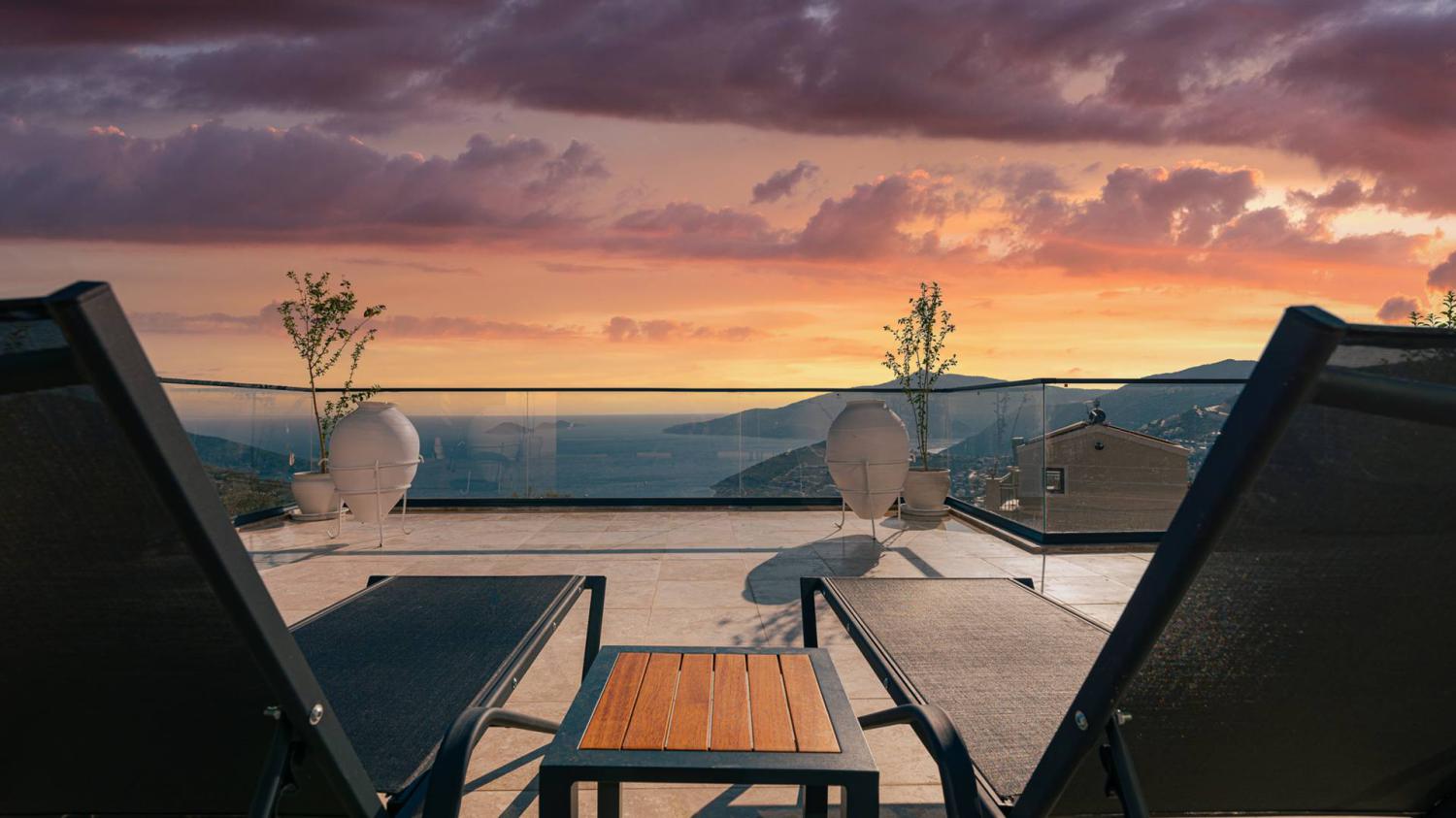 Villa Nisa Kalkan ; Kalkan'da (8) Kişilik Lüks Kiralık Tatil Villası.