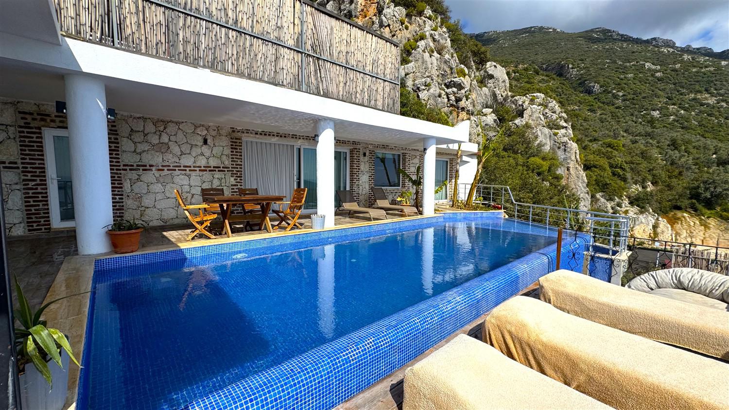 Villa Samui, Kalkan'da (6) Kişilik Muhafazakar Kiralık Villa