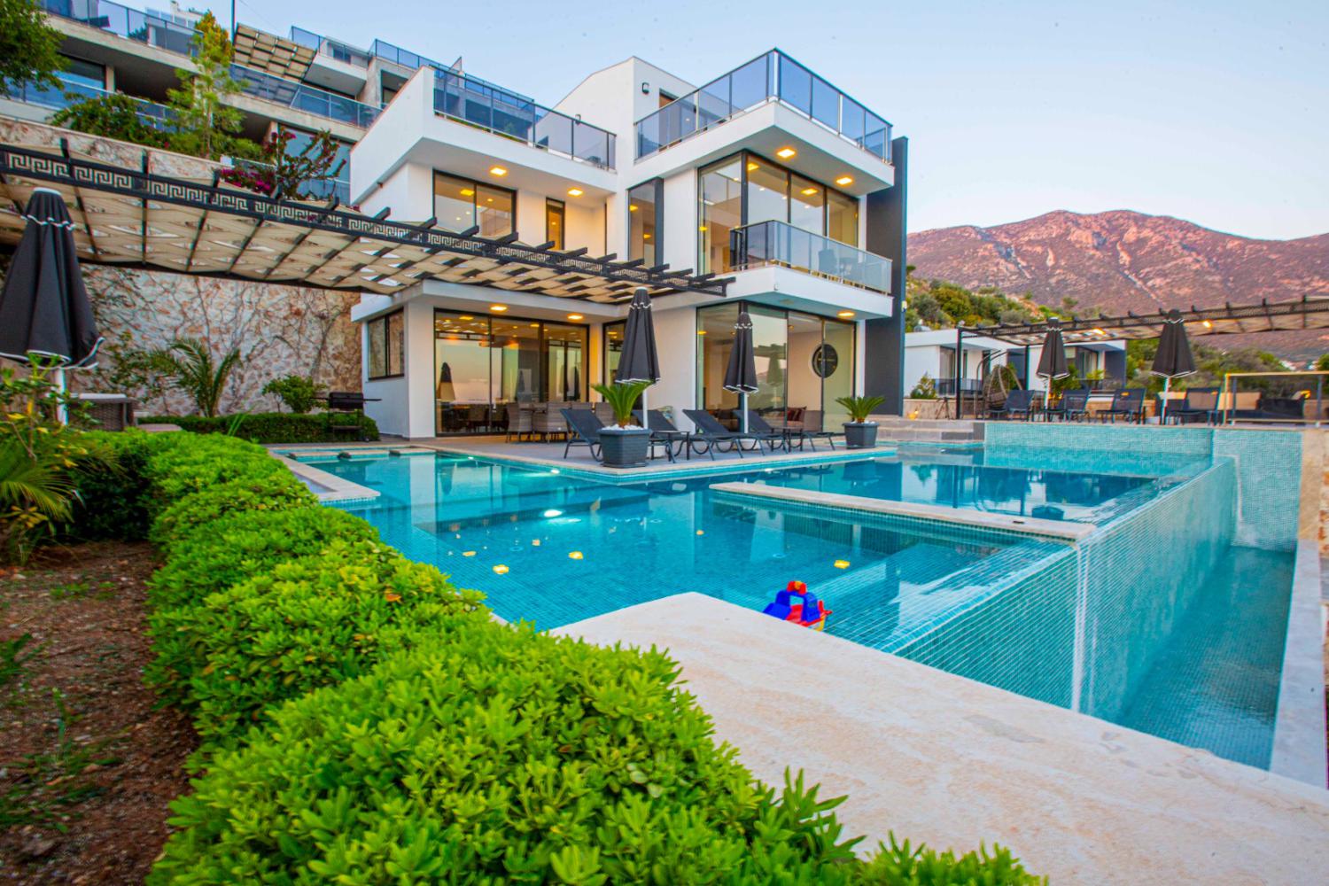 Villa Sedna Exclusive (10) Kişilik Geniş Aile ve Arkadaş Villası