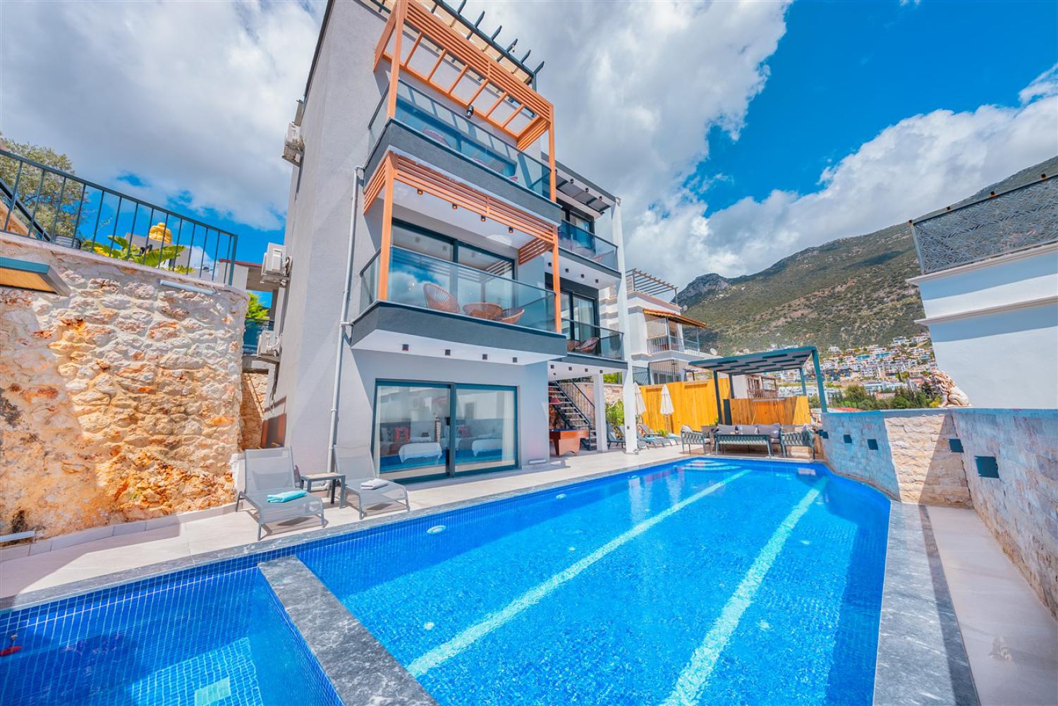 Villa Tekin Kalkan (8) Kişilik Deniz Manzaralı Geniş Aile ve Arkadaş Grubu Villası